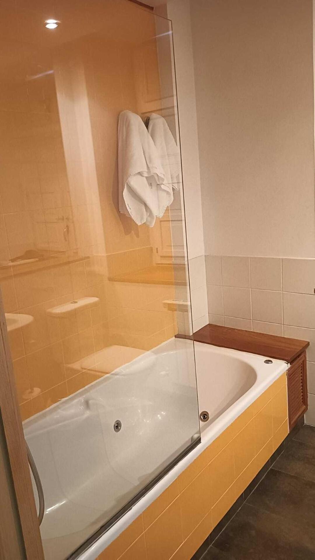 Gastro Hotel La Giraldilla Lierganes Room photo