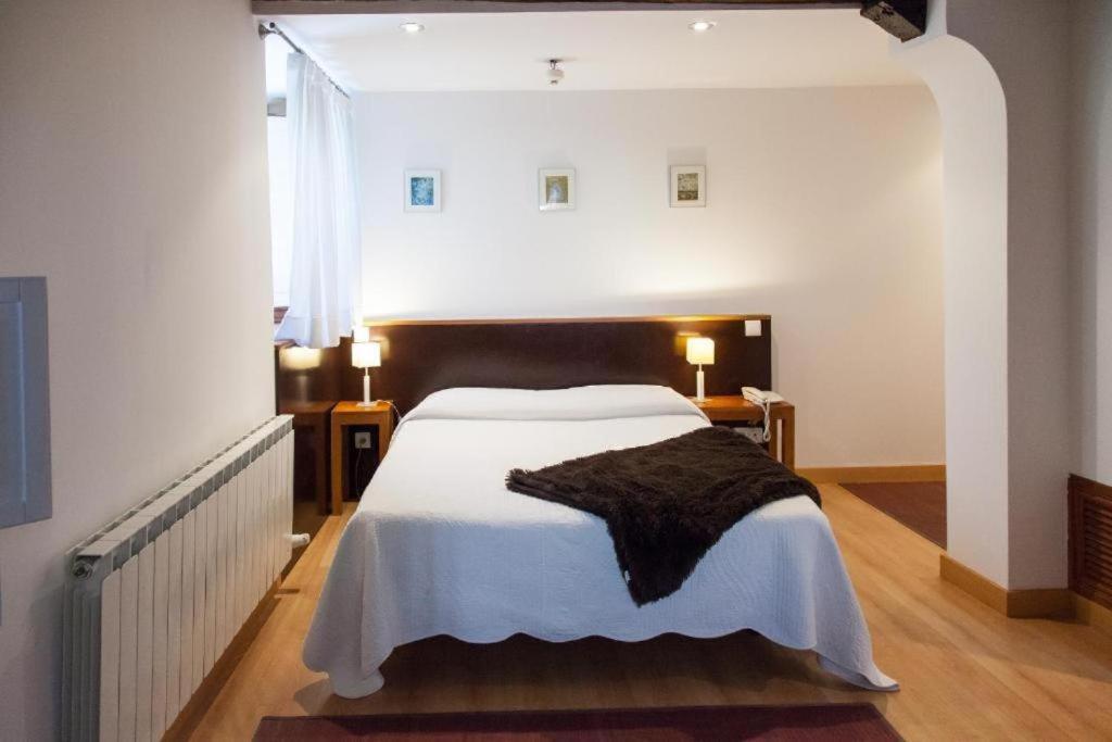 Gastro Hotel La Giraldilla Lierganes Room photo