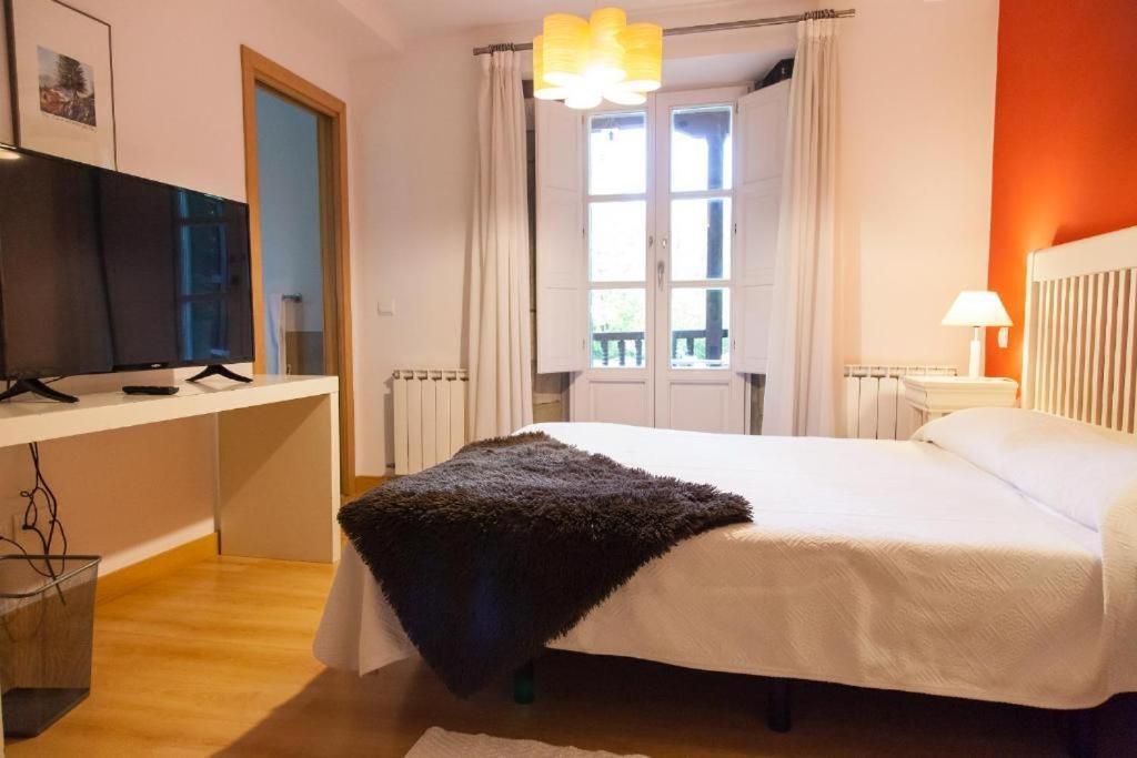 Gastro Hotel La Giraldilla Lierganes Room photo