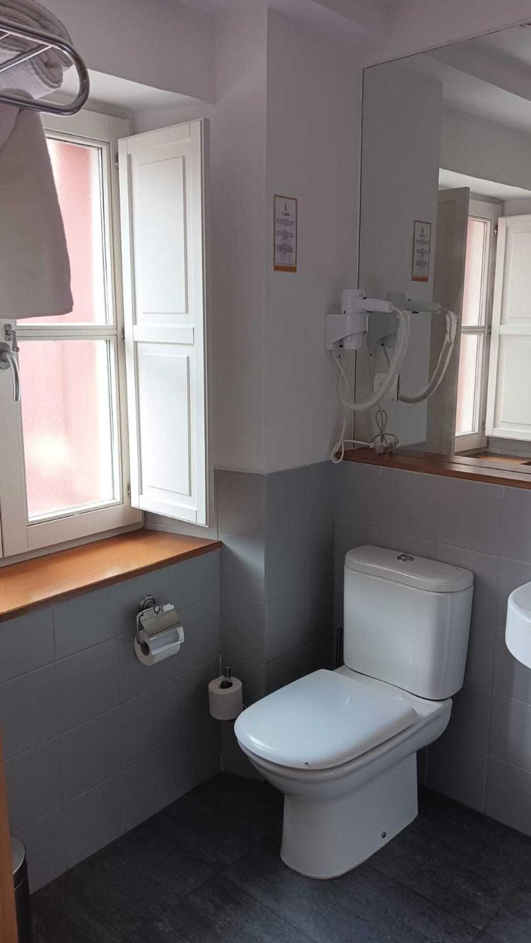 Gastro Hotel La Giraldilla Lierganes Room photo