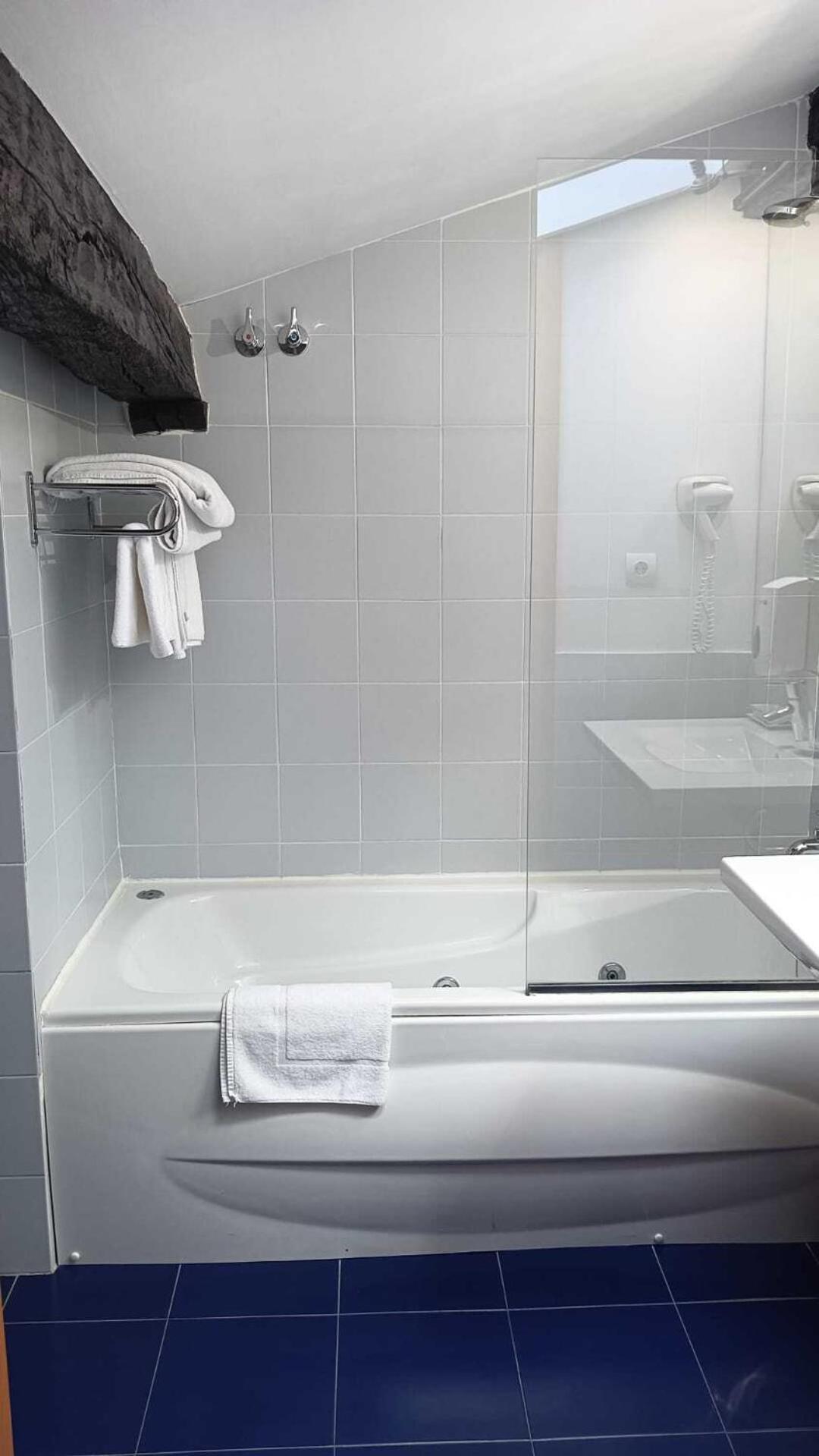Gastro Hotel La Giraldilla Lierganes Room photo
