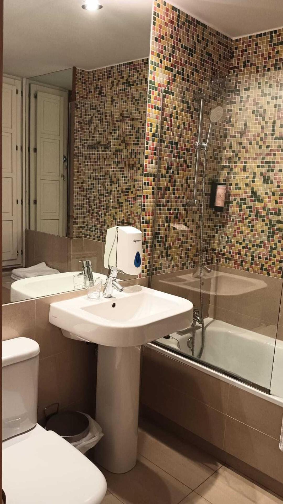 Gastro Hotel La Giraldilla Lierganes Room photo
